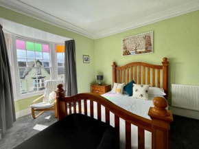 Гостиница Bryncelyn Guesthouse  Лануртид Уэллс